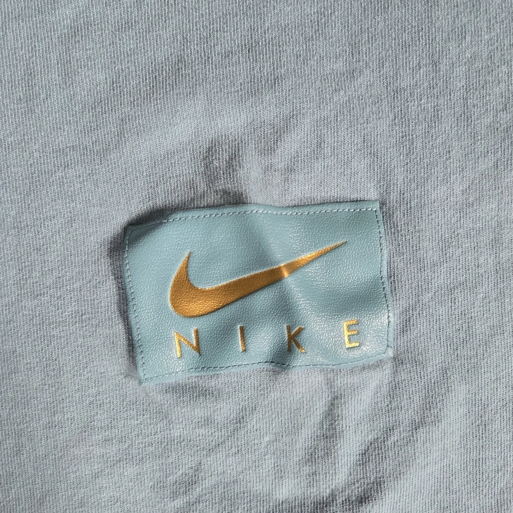 Nike Max90 Swoosh Patch T-Shirt in Glacier Blue mens size Large
